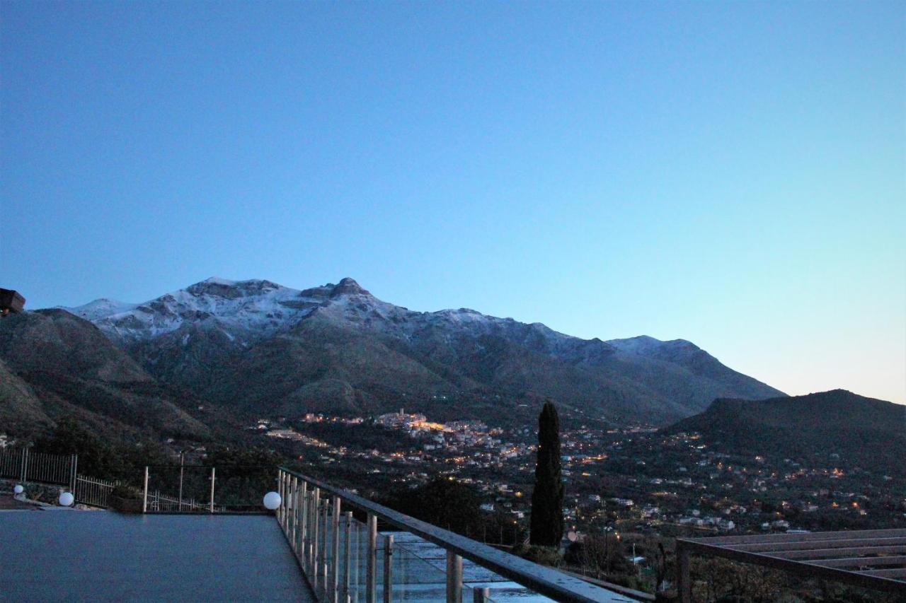 Villa Treglia B&B Formia Exteriör bild